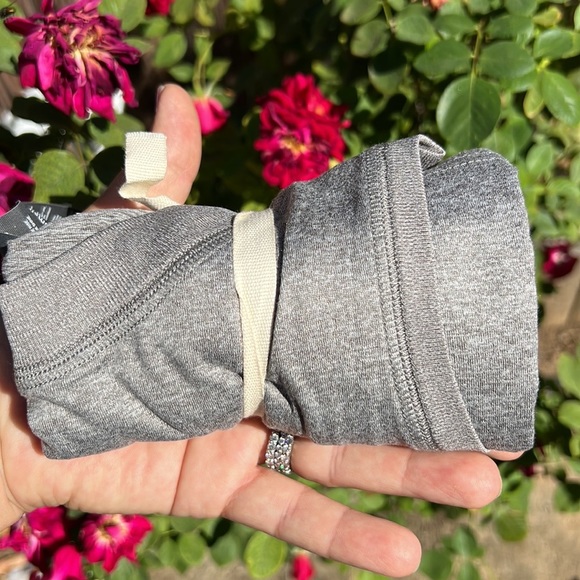 Vuori Women's Energy Top Heather Grey VW123 Sz Small NWT.❤️ - Picture 9 of 11